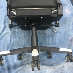 ゲーミングチェア　電動マッサージ機能サービスの画像