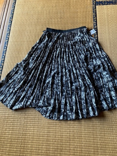 女性用プリーツスカート