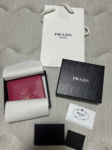 PRADA   二つ折り財布