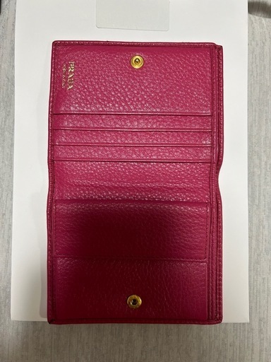PRADA   二つ折り財布