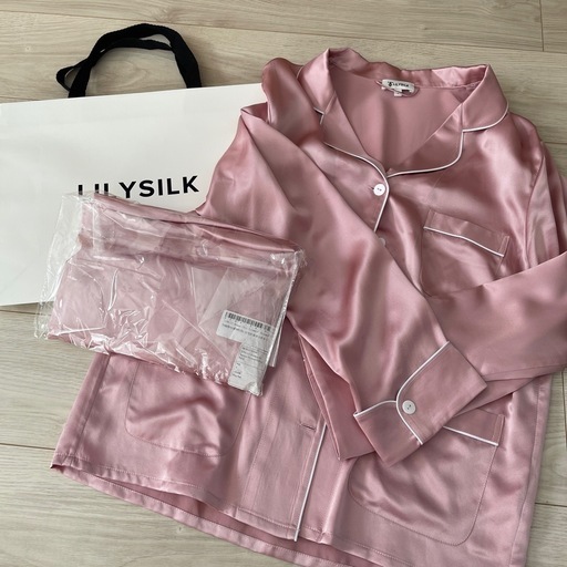 リリーシルク パジャマ新品Sサイズ