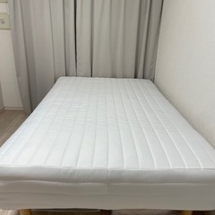 無印のセミダブルベッド(脚付マットレス)