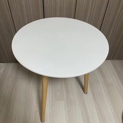 【値下げしました】ダイニングテーブル・イス1脚セットの画像