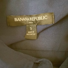 バナナリパブリック　ネイビー ボタン付きシャツ 長袖 スリット入りの画像