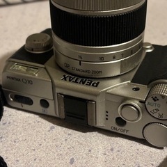 【お譲り先決定】中古美品　ミラーレス一眼　PENTAX Q10 ズームレンズキット お譲り先決定】中古美品 ミラーレス一眼 PENTAX Q10 ズームレンズキット