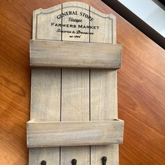 壁掛けウォールラック　壁掛け小物入れ　キーフック