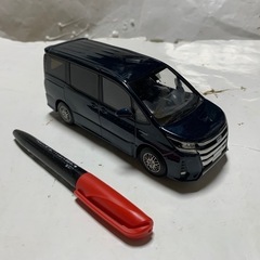 トヨタ　ノア　ミニカー　1/30  