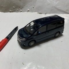 トヨタ　ノア　ミニカー　1/30  の画像
