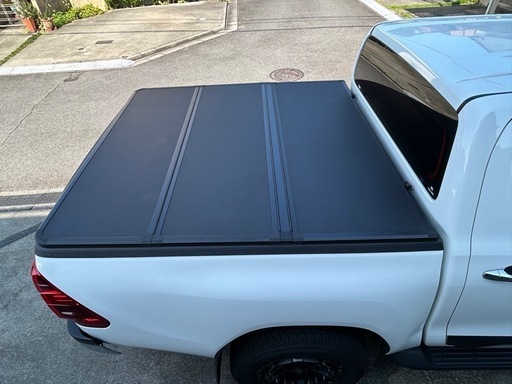 ハイラックス　トノカバー