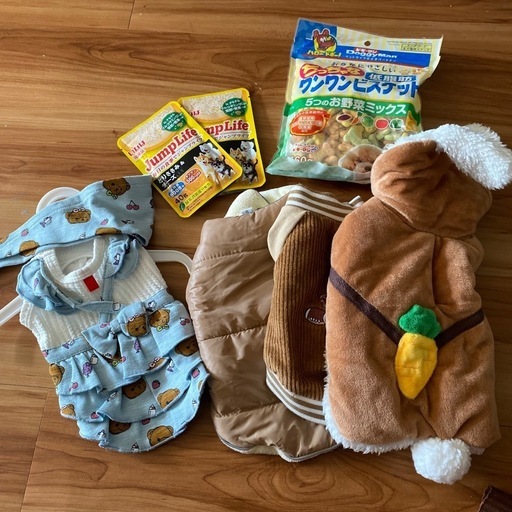 【まとめ売り】ペット用品 犬服 冬 ダウン ワンピース オヤツ ビスケット ウェットフード
