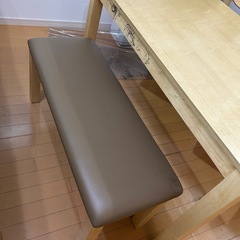 ナチュラル 木製 ダイニングテーブル 2脚付き ベンチ付の画像