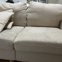 ベージュ L字型ソファ 布製 付属クッションありの画像
