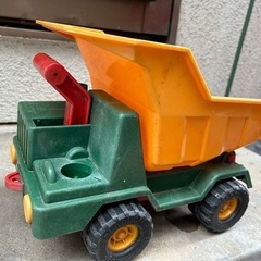 おもちゃのダンプカー
