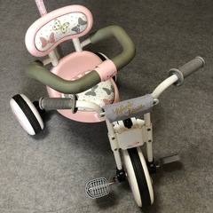 女の子用三輪車の画像