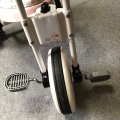 女の子用三輪車の画像