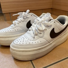 NIKE アルタ　スニーカーの画像