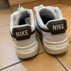 NIKE アルタ　スニーカーの画像