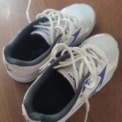 バトミントンシューズ21.5cmの画像