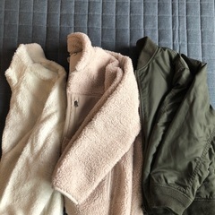 UNIQLOキッズアウター140サイズの画像