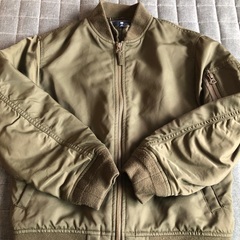 UNIQLOキッズアウター140サイズの画像