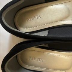 パンプス 黒  スエード素材 の画像