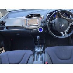 フィットハイブリッド 1.3 10th アニバーサリー ナビ ETC キーレス コーナーポール シルバー 走行84,500kmの画像