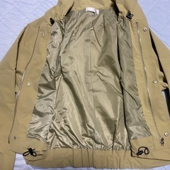 イエローブルゾンの画像