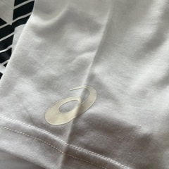 【タグ付未使用】アシックス　asics 白スポーツＴシャツ　カタカナ表記　Ｍの画像