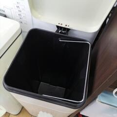 スチールダストボックス　クリーム色 の画像