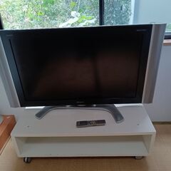 **シャープの液晶テレビ  37 インチ**