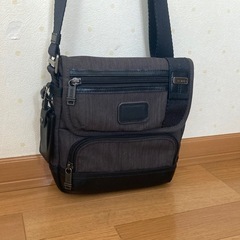 TUMI斜め掛けショルダーバッグ　メンズ