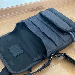 TUMI斜め掛けショルダーバッグ　メンズの画像