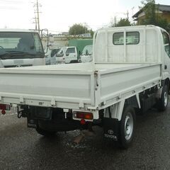 H.28年 トヨタ トヨエース 1.45t平 ディーゼル5MT ホワイト  ディーゼル　総重量3,455㎏　バイザー　フォグランプ　スチール荷台　集中ドアロック　エアバック　検付き1年　　16979の画像