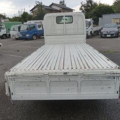 H.28年 トヨタ トヨエース 1.45t平 ディーゼル5MT ホワイト  ディーゼル　総重量3,455㎏　バイザー　フォグランプ　スチール荷台　集中ドアロック　エアバック　検付き1年　　16979の画像