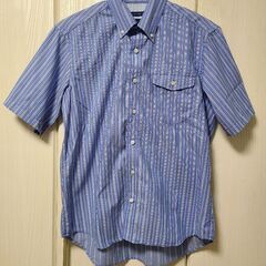 ②メンズ 半袖シャツMサイズ 100円で譲ります