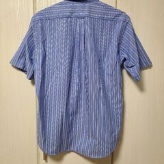 ②メンズ　半袖シャツMサイズ　100円で譲りますの画像