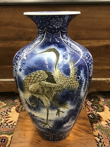 有田焼　松右衛門　染付　松鶴鷹三面窓絵山水図　大花瓶　飾り壺