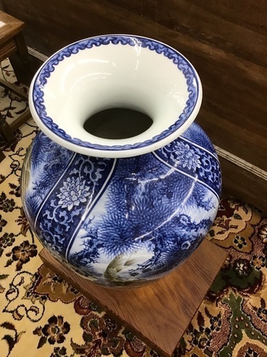 有田焼　松右衛門　染付　松鶴鷹三面窓絵山水図　大花瓶　飾り壺 有田焼 松右衛門 染付 松鶴鷹三面窓絵山水図 大花瓶