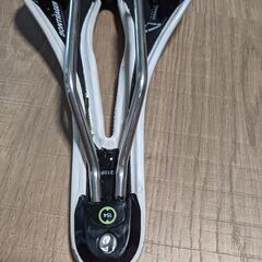 【ハイクラス・訳あり】超軽量　ロードバイク用 サドル　ボントレガーAJNA ELITE　ホワイト 2380円の画像