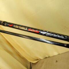 【紋別市発】③　鮭釣り　竿・リールセット　カーボンロッド　GAME　SHORE―X　SALMON　100MH　2本繋ぎ　約３ｍ　スピニングリール　ＬＥＧＮＡＳ　ＳＰＩＮ　ＬＥ４０００　ＧＥＡＲ5.2：1　一度鮭釣りに使用　中古美品　③の画像