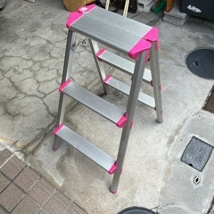 脚立キャタツ(お話中)の画像