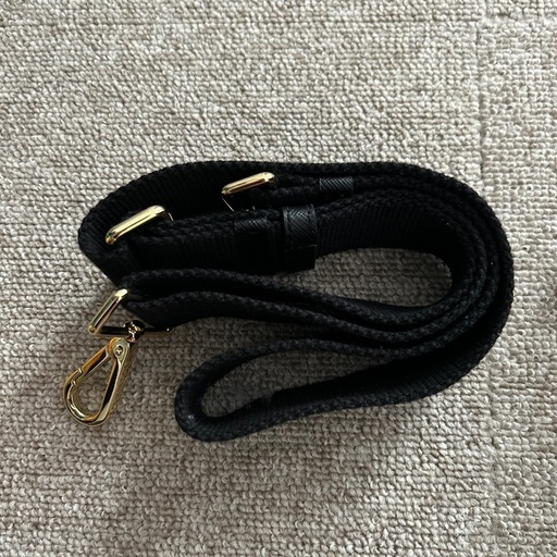 PRADA カナパ