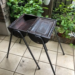 バーベキュー用鉄板（足付き）の画像