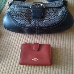 ブランド物の鞄と財布2点セット（COACH）
