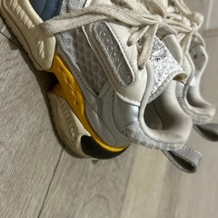 adidas スニーカーの画像