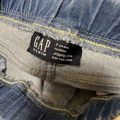 最終お値下げ！美品　GAP  2Y デニムズボン　パンツ　90サイズ〜の画像