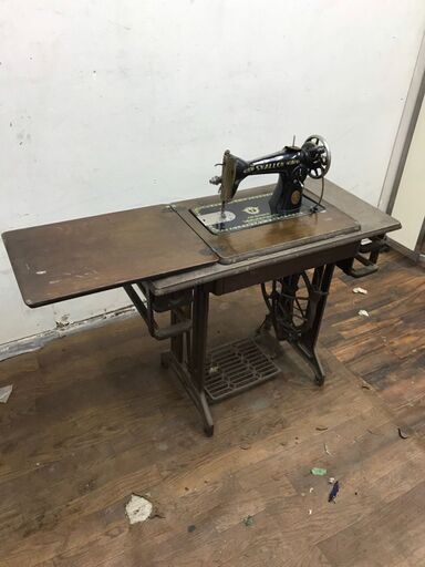 SWALLOW　レトロ品　家庭用足踏みミシン　型番不明