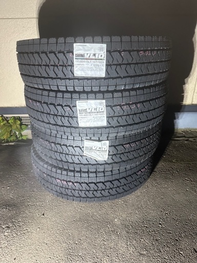 ２０２４年製　新品未使用品　ブリヂストン　VL10 195/80R15 107/105N 4本セット
