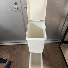 ゴミ箱の画像