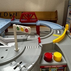 【交渉中】タカラトミー トミカワールド トミカと走ろう! ぐるぐるバスタウン&プラレールショップの画像